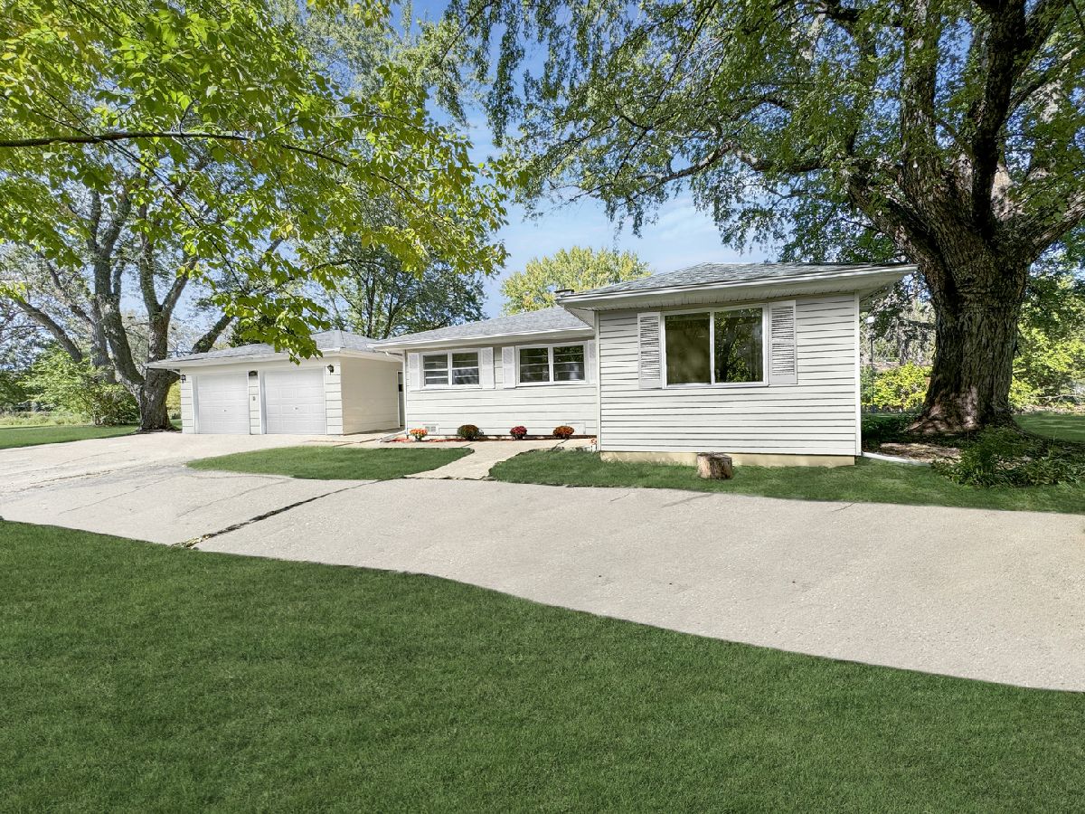  Rented Spring Grove Illinois, 208 Sydenham