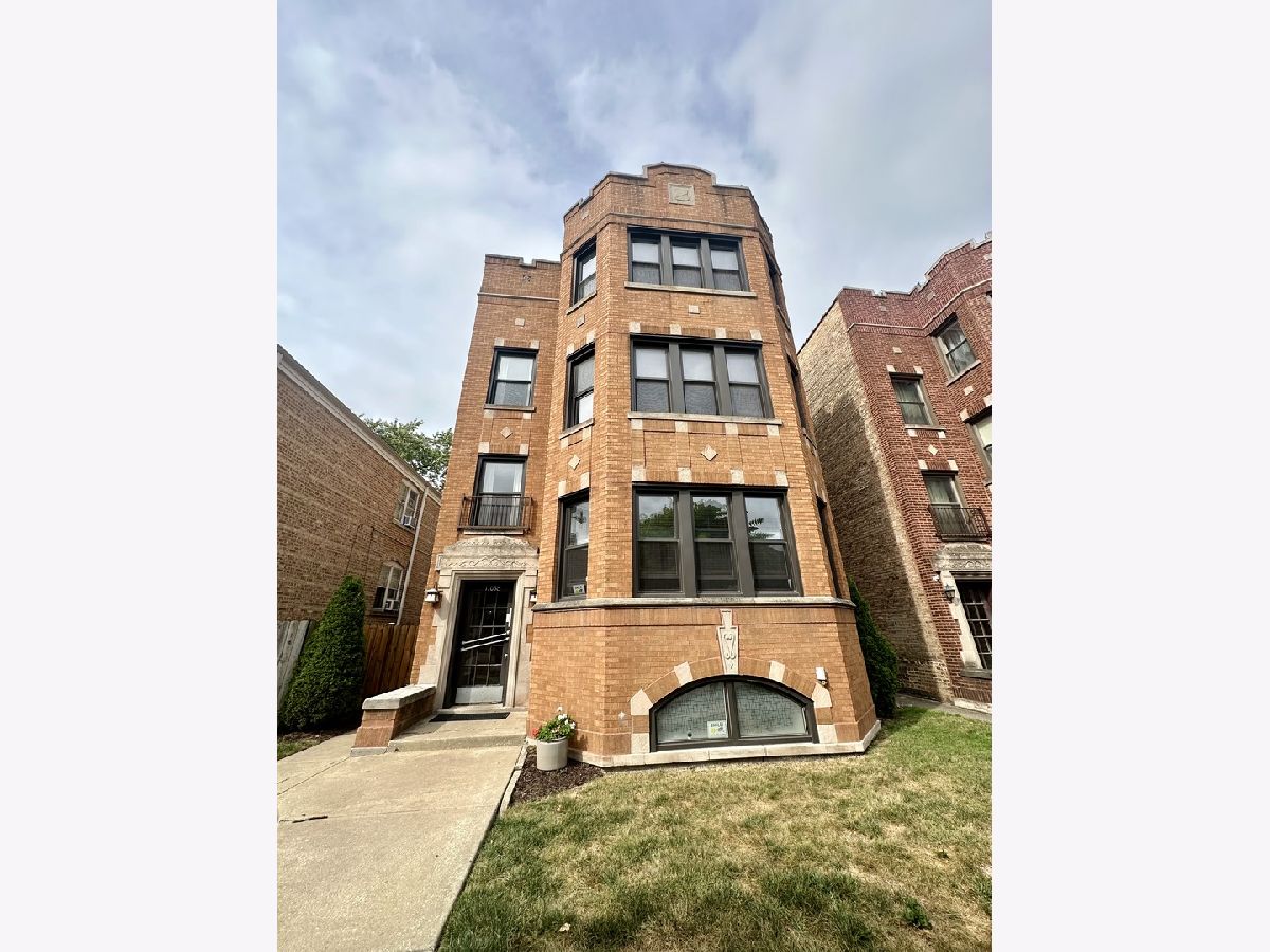 Rented Chicago Illinois, 11038 Artesian