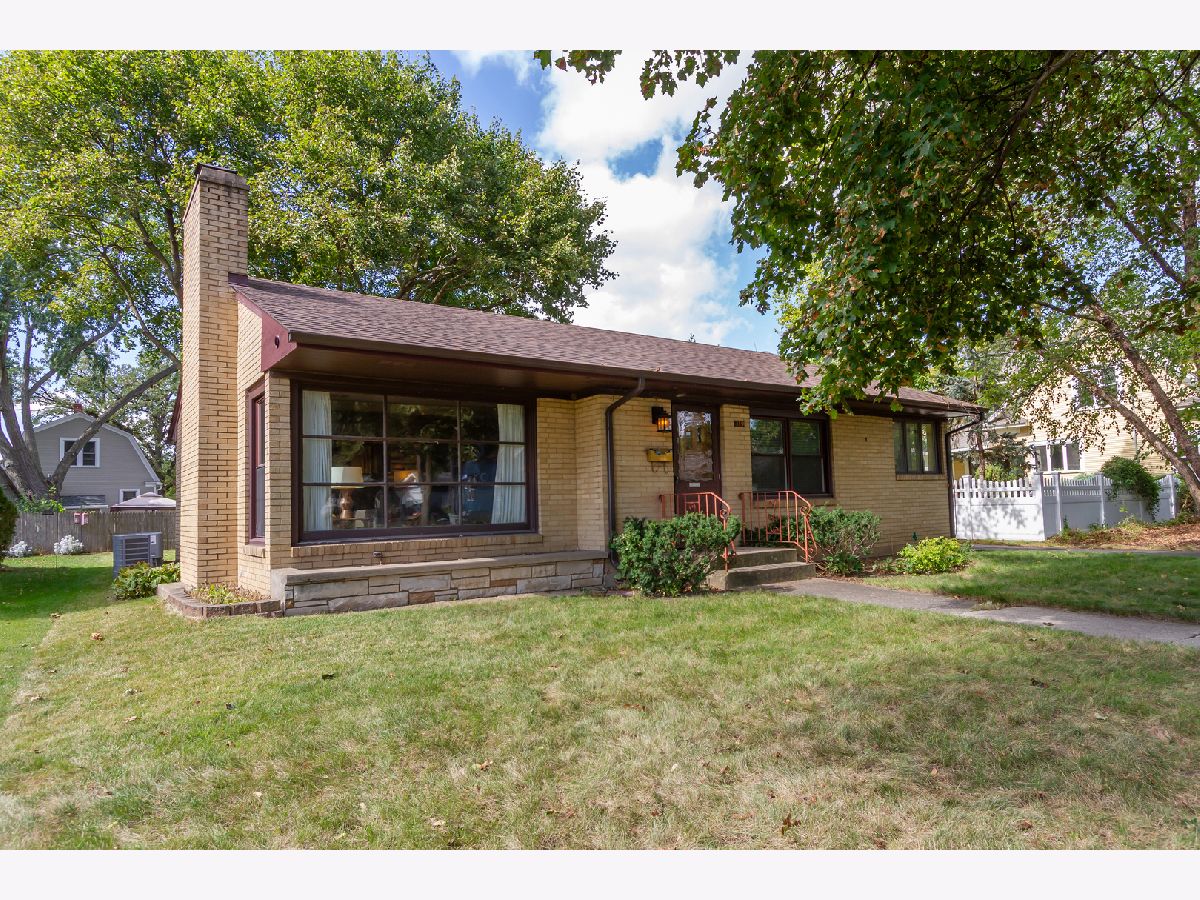Homes & Condos & Townhomes Sold Old Town Carpentersville Illinois, 319 Green