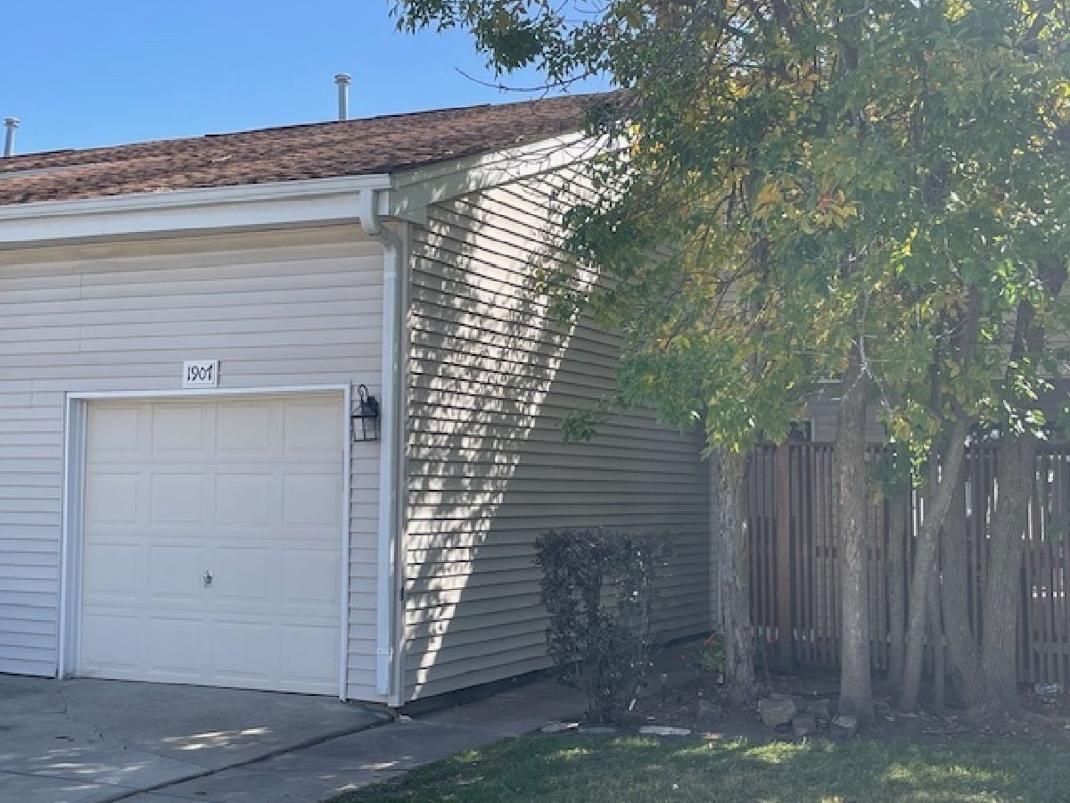 Homes & Townhomes Rented Westlake Glendale Heights Illinois, 1907 Alpine