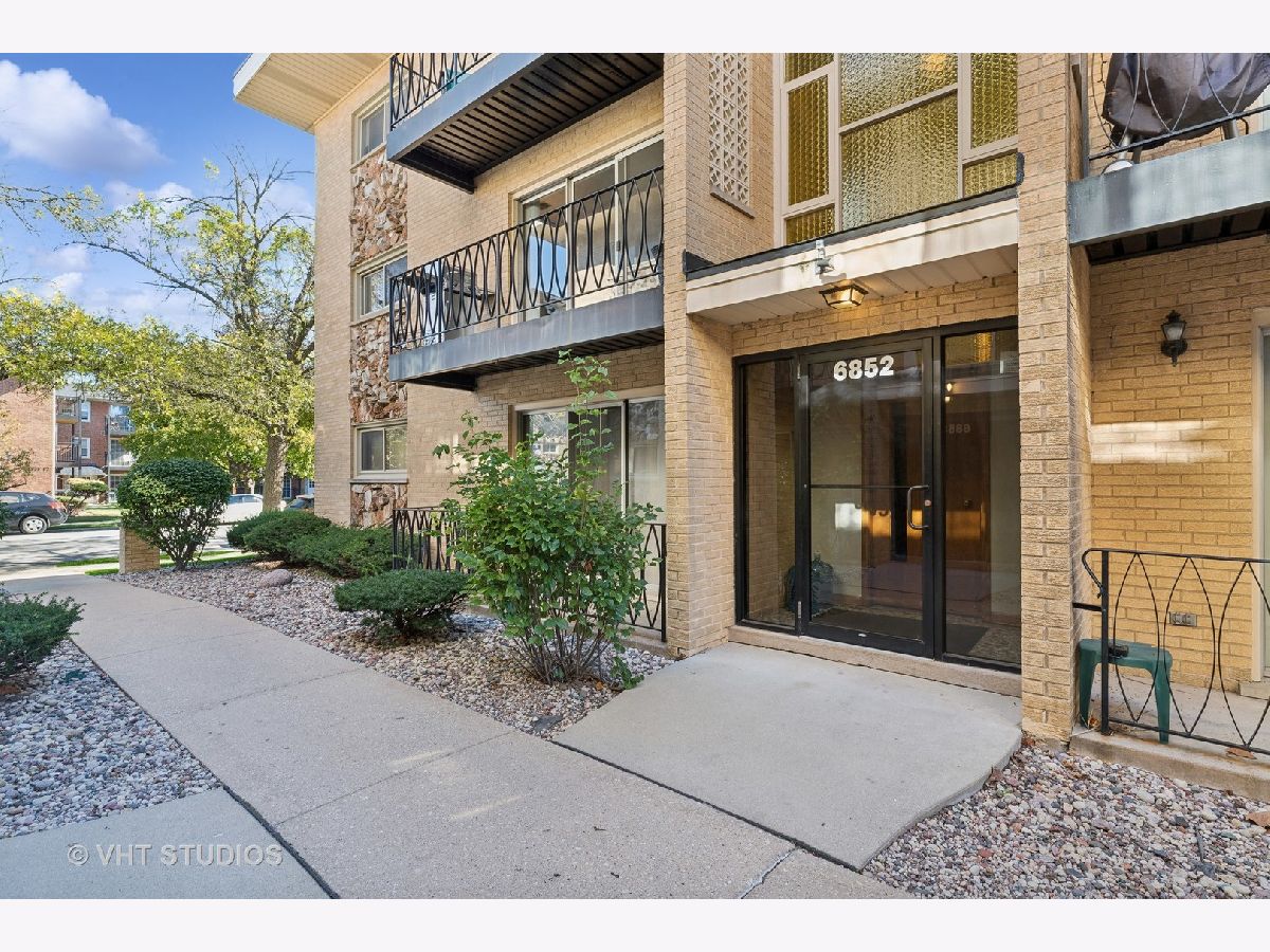 Condominiums Sold Friendly Village Chicago Illinois, 6852 Northwest