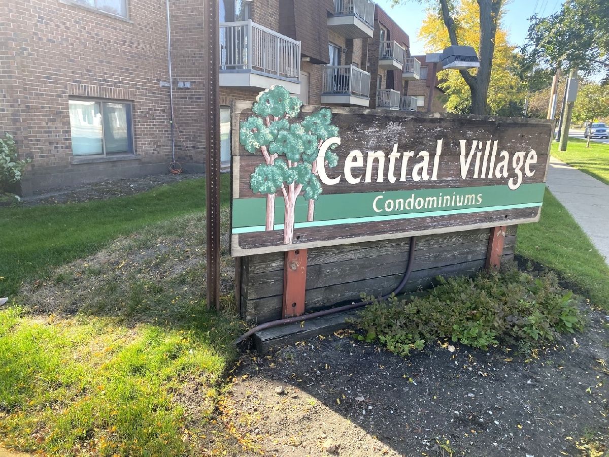 Condominiums Sold Central Village Mount Prospect Illinois, 709 Central