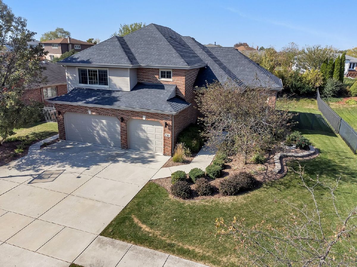 Homes & Condos & Townhomes Sold Radcliffe Place Tinley Park Illinois, 17824 Woburn