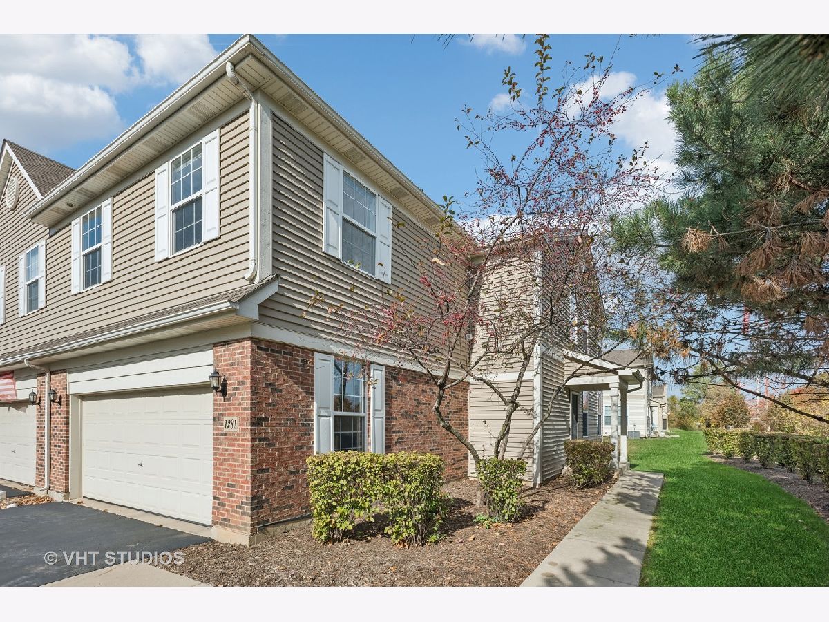 Townhomes & Condos & Homes Sold Princeton West Elgin Illinois, 1281 Bradley