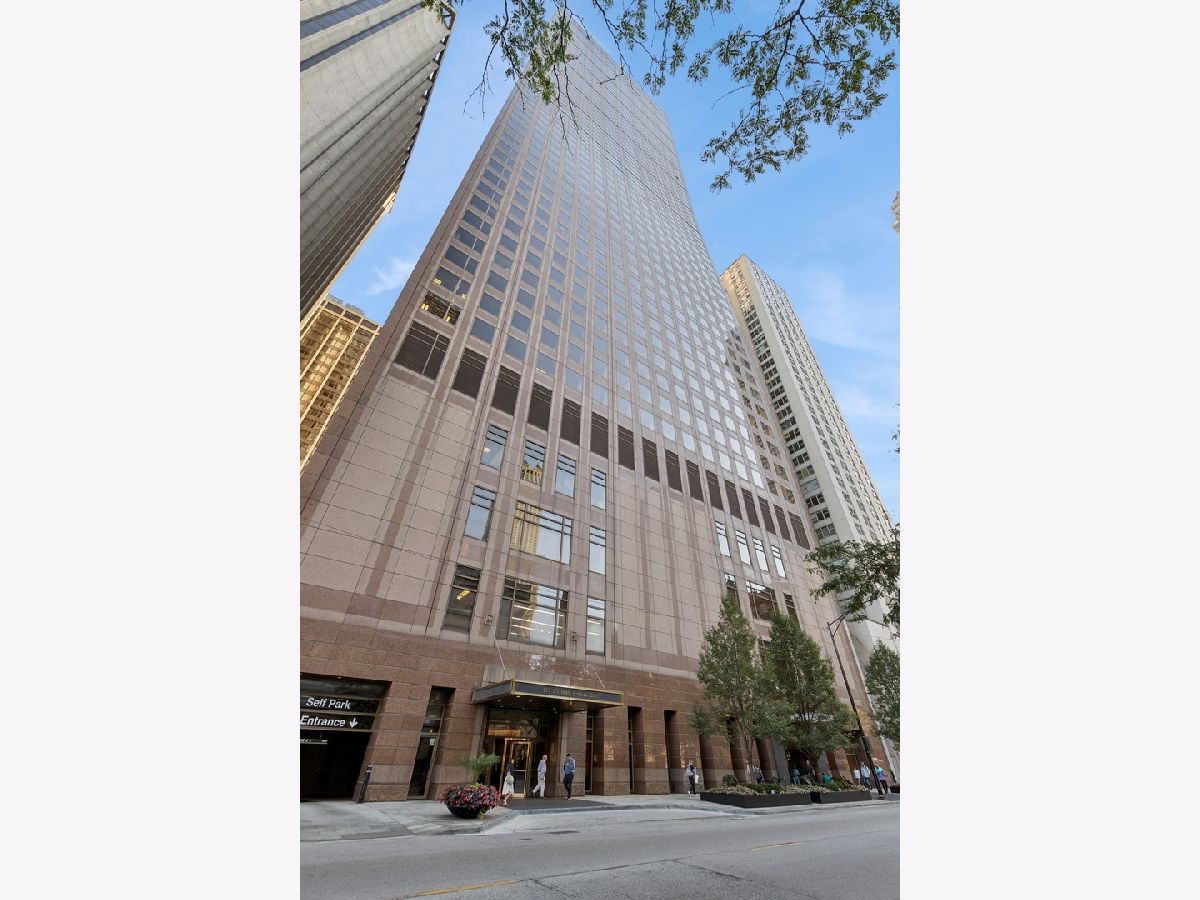 Condominiums Sold Olympia Centre Chicago Illinois, 161 Chicago