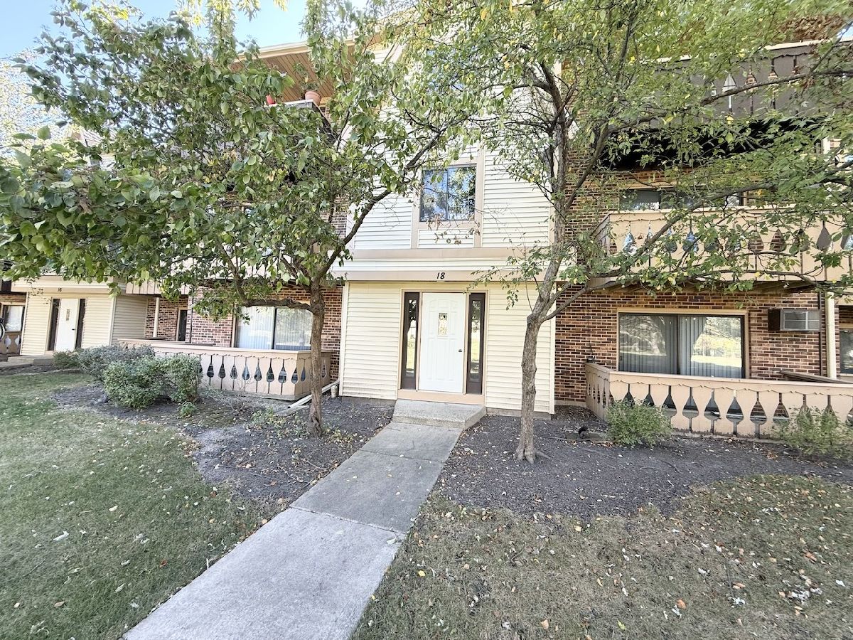 Condominiums Rented Century Park Vernon Hills Illinois, 18 Parkside