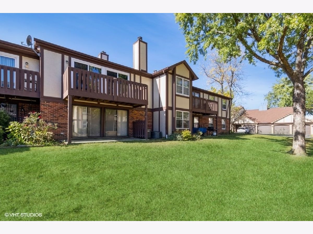 Condominiums & Homes Sold Willow Bend Rolling Meadows Illinois, 2860 Northampton