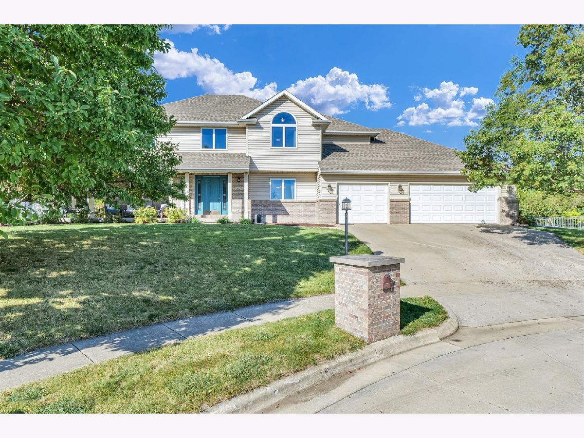 Condominiums & Homes Sold Eagle Ridge Urbana Illinois, 2027 Falcon