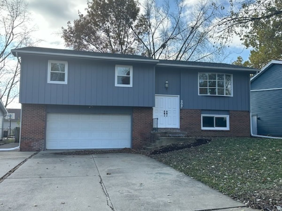 Homes & Condos & Townhomes Sold Bunker Hill Normal Illinois, 209 Belview