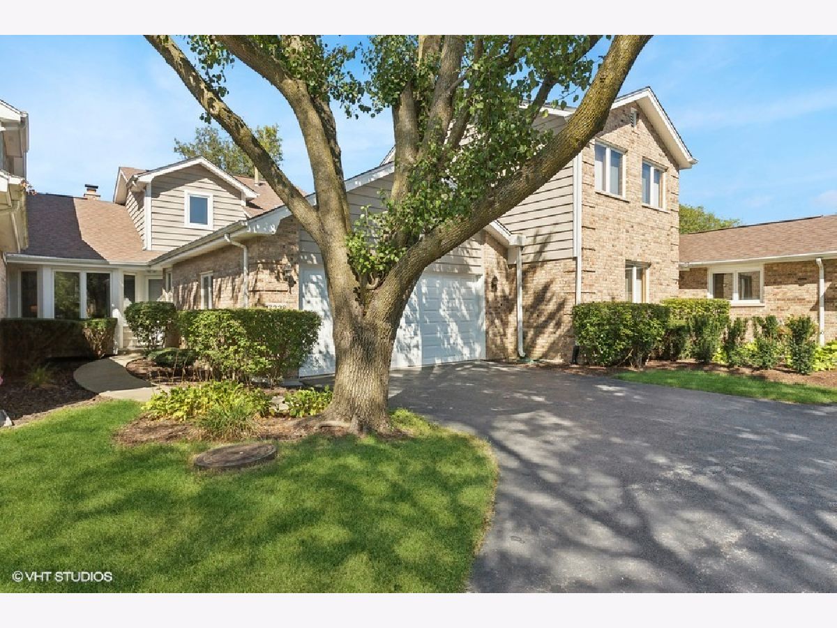 Homes & Townhomes & Condos Sold Brook Hills Orland Park Illinois, 17238 Lakebrook