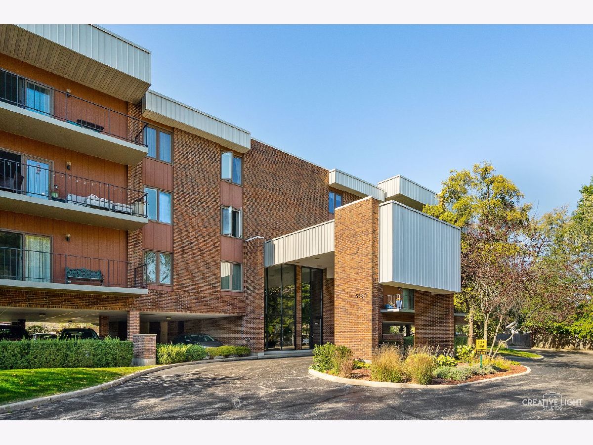 Condominiums Sold Kensington Courts Downers Grove Illinois, 6585 Main