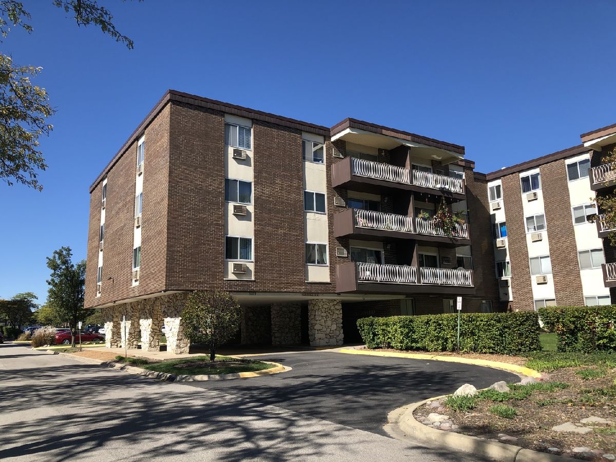Condominiums Rented Point West Lombard Illinois, 1311 Finley