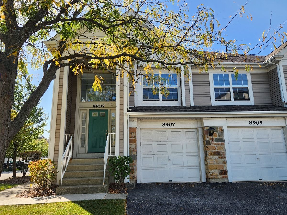 Townhomes Sold Concord Lake Niles Illinois, 8907 Heathwood