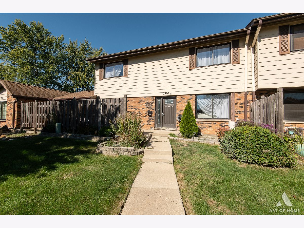 Townhomes & Condos Sold Village Square Downers Grove Illinois, 7324 Winthrop