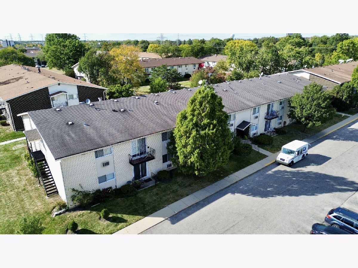 Condominiums Sold Courtland Square Des Plaines Illinois, 8840 Western