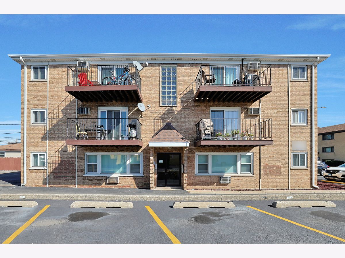 Condominiums Sold Lawrence Court Condos Schiller Park Illinois, 9852 Lawrence