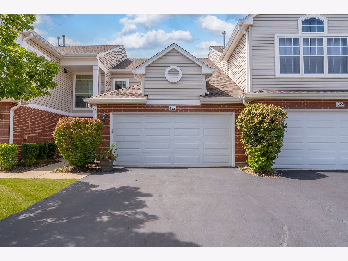 Townhomes & Homes Sold Roseglen Buffalo Grove Illinois, 822 Old Checker