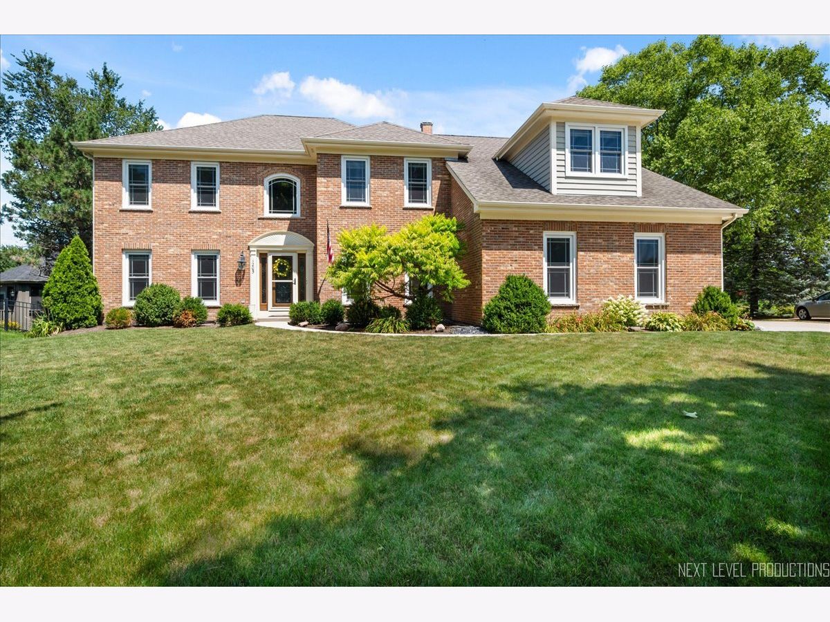 Homes & Condominiums Sold Hunt Club St Charles Illinois, 1205 Thoroughbred