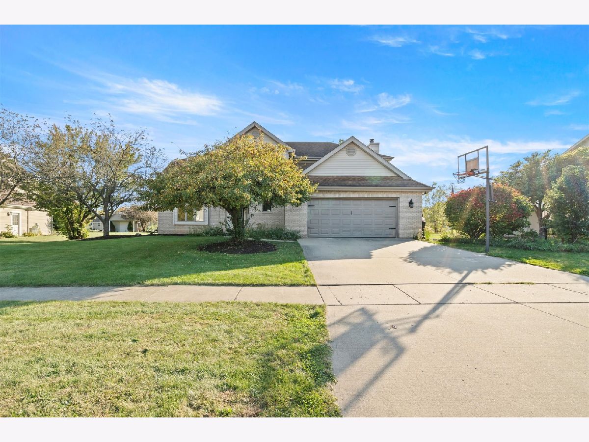 Homes Sold Cherokee Ridge Channahon Illinois, 25037 Tow Path