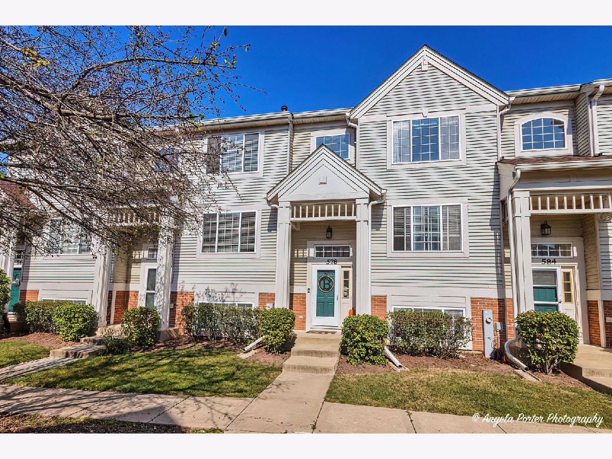 Townhomes & Condos & Homes Sold Cambria Cary Illinois, 578 New Haven