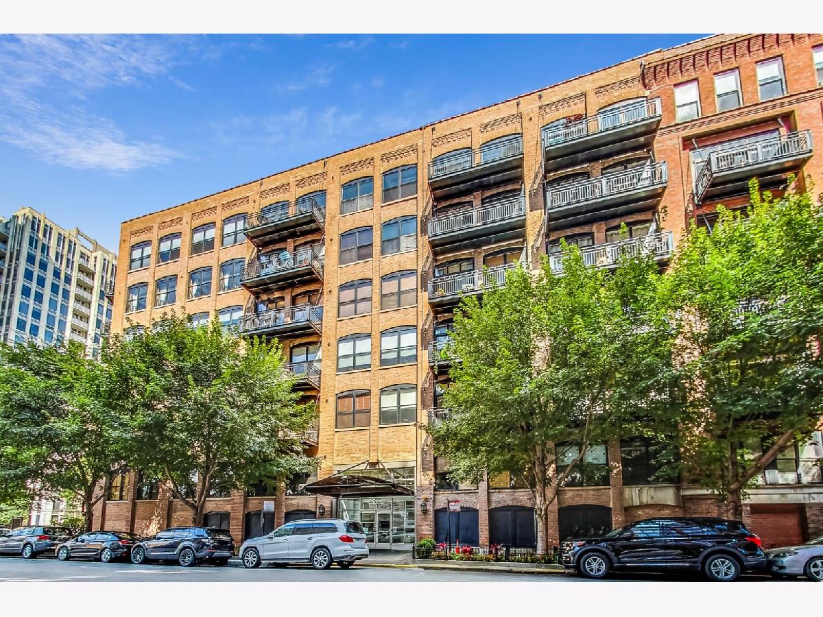 Condominiums Rented River North Commons Chicago Illinois, 520 Huron