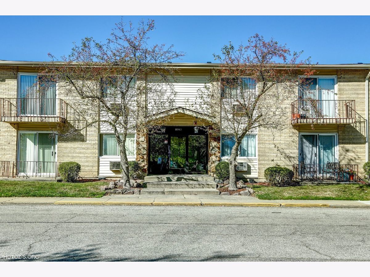 Condominiums Sold Courtland Square Des Plaines Illinois, 8900 David