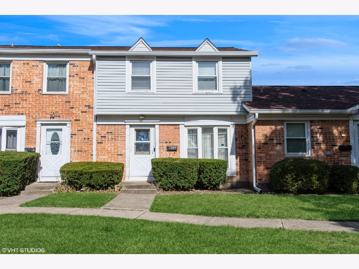 Townhomes & Condos Sold The Oaks Streamwood Illinois, 1057 Ashton