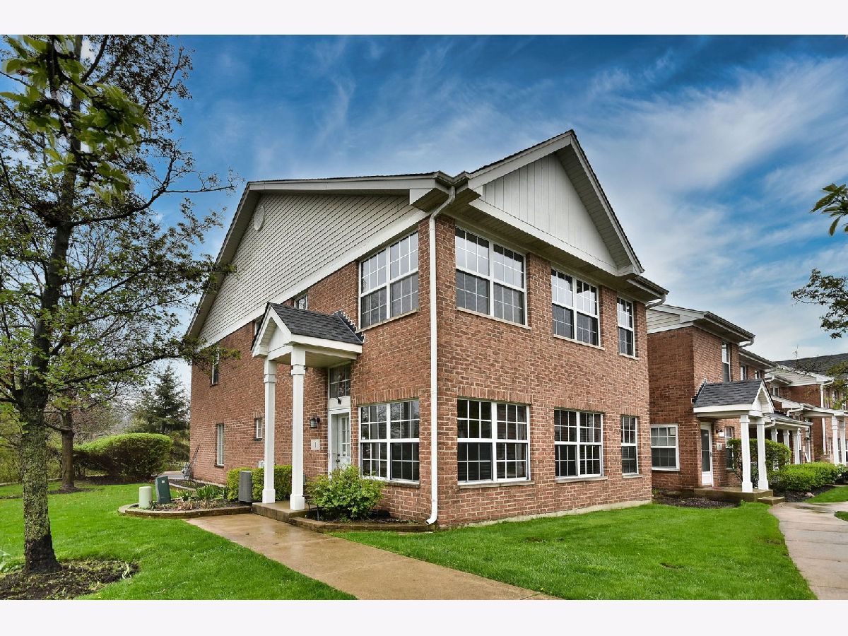 Townhomes Rented Astoria Place Elmhurst Illinois, 1 Wolcott