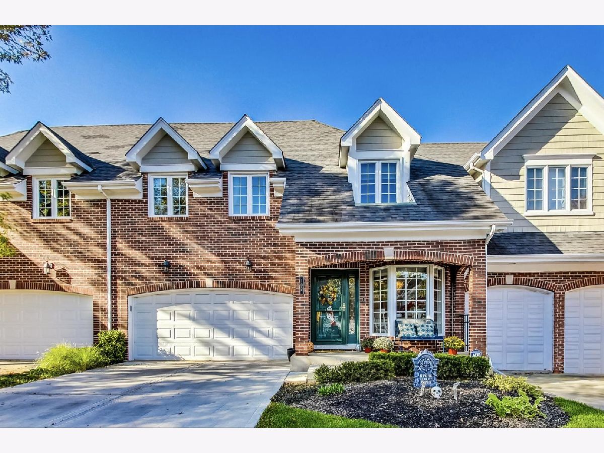 Townhomes & Condos Sold Yorkshire Court Elmhurst Illinois, 102 Knighton