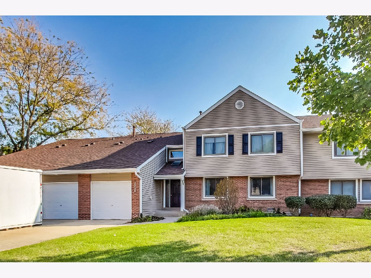 Townhomes & Condos & Homes Sold Hidden Lake Buffalo Grove Illinois, 122 Morningside