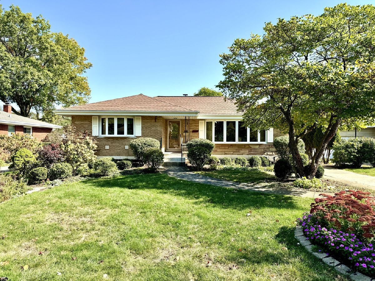 Rented Villa Park Illinois, 821 Summit