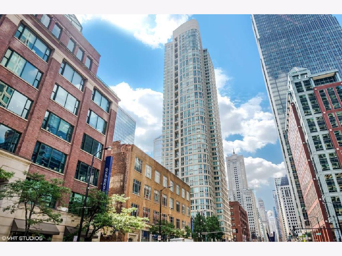 Condominiums Rented Sterling Chicago Illinois, 345 Lasalle
