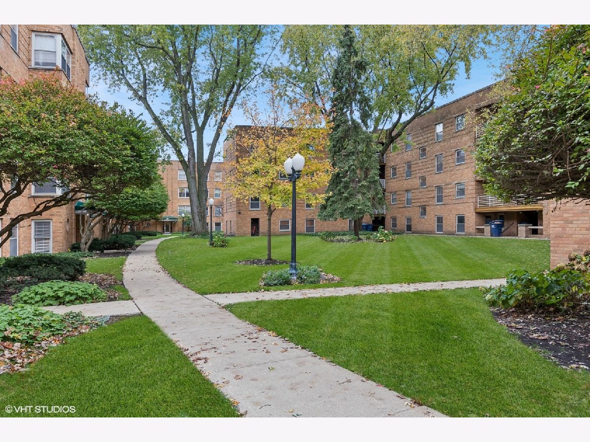 Condominiums Sold Wolcott Village Chicago Illinois, 4925 Wolcott