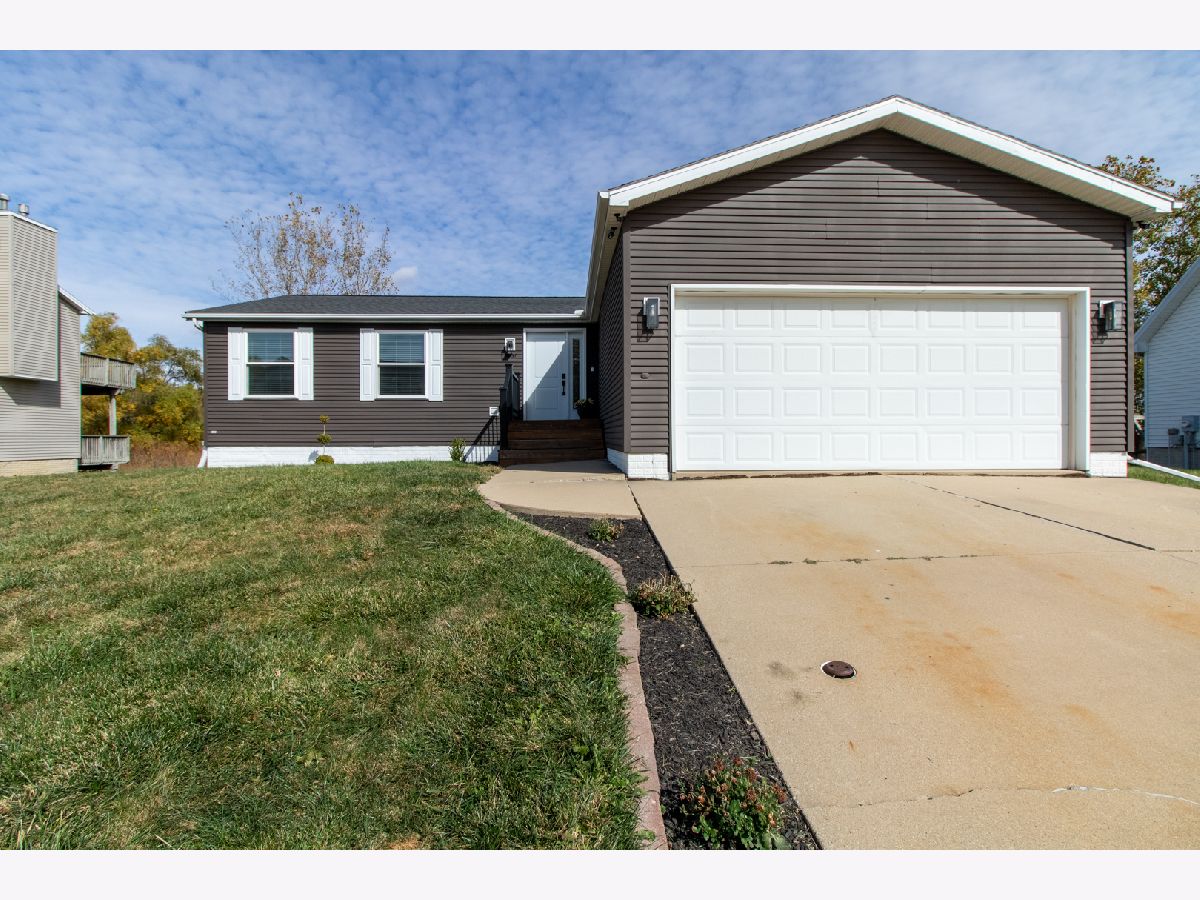 Homes & Condos & Townhomes Sold Beich Place Bloomington Illinois, 3007 Geranium
