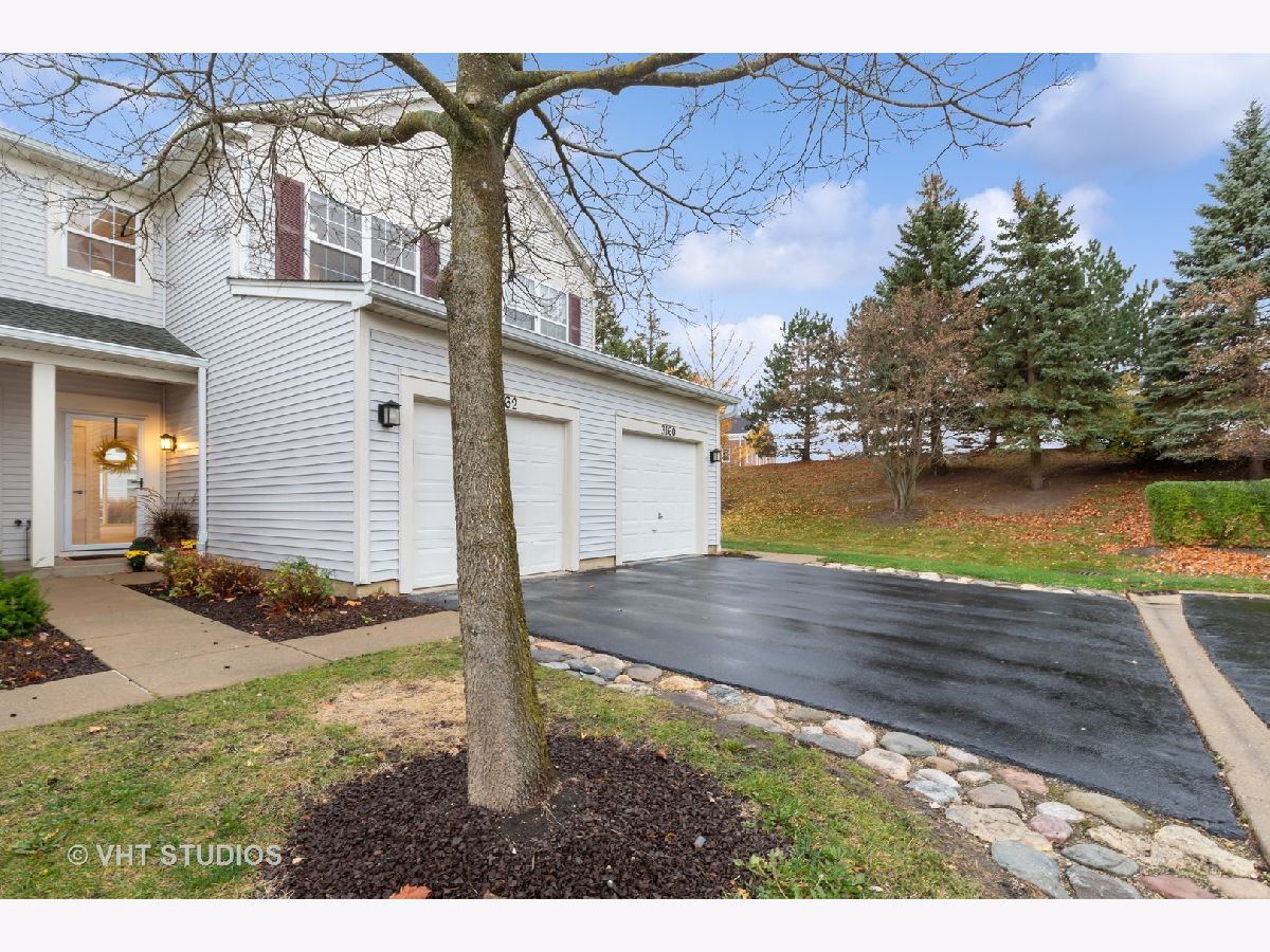 Townhomes & Condos Sold Falling Waters Lindenhurst Illinois, 3162 Falling Waters
