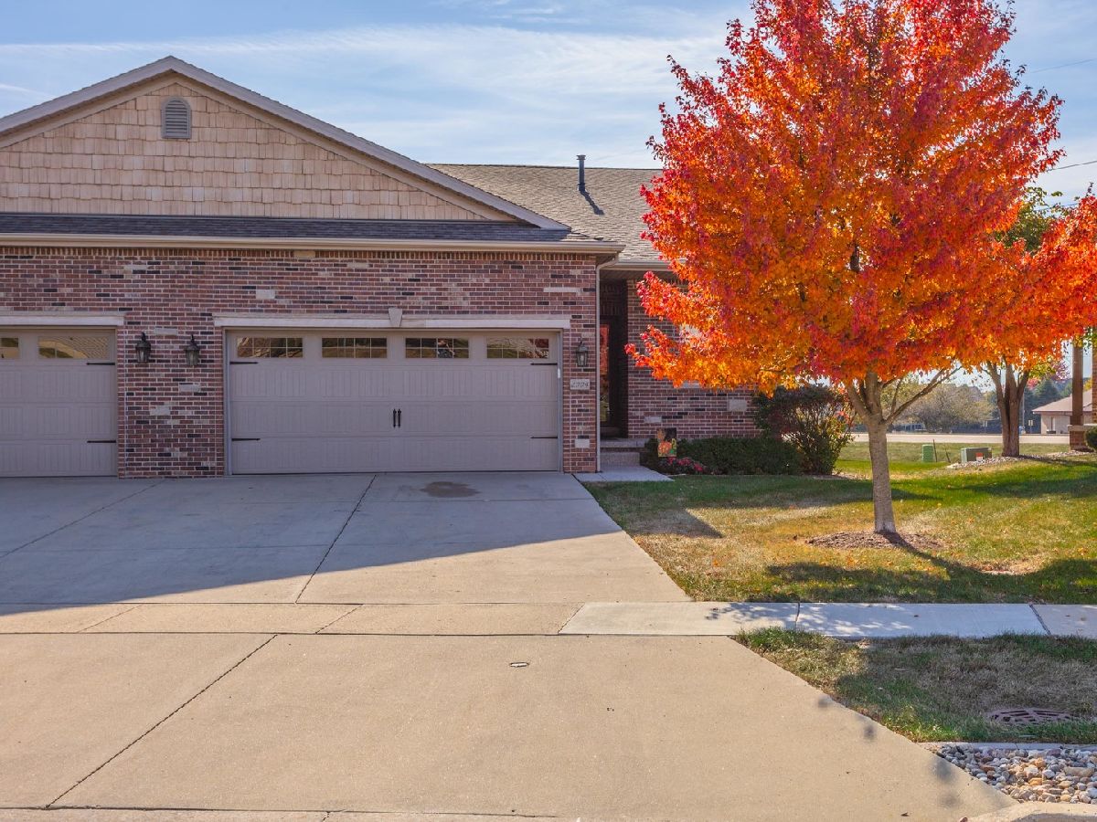 Condos & Townhomes & Homes Sold Villas At Eagle View South Bloomington Illinois, 2004 Escalade