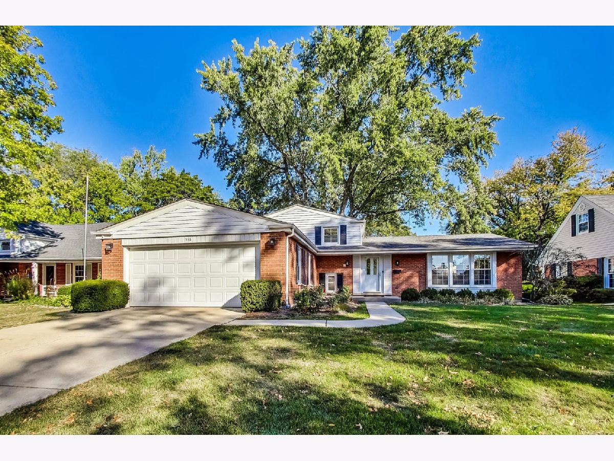 Homes & Condos & Townhomes Sold Surrey Ridge Arlington Heights Illinois, 318 Victoria