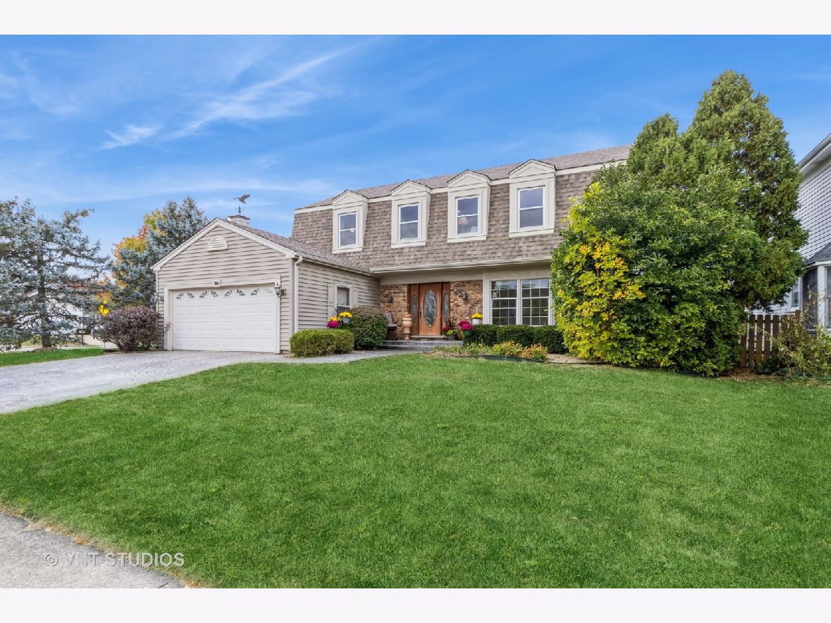 Homes & Condos & Townhomes Sold Sheffield Estates Schaumburg Illinois, 2216 Romm