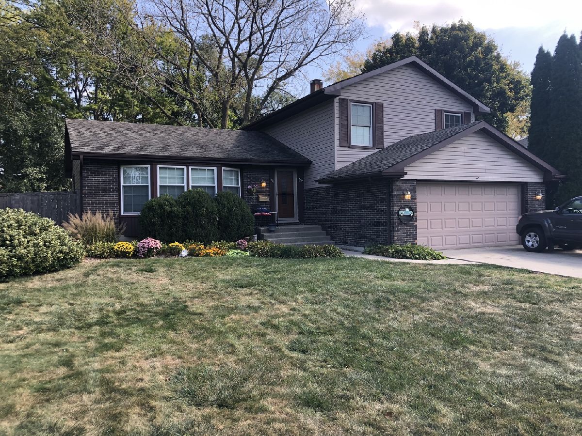 Homes & Condos & Townhomes Rented Cambridge Libertyville Illinois, 912 Warwick