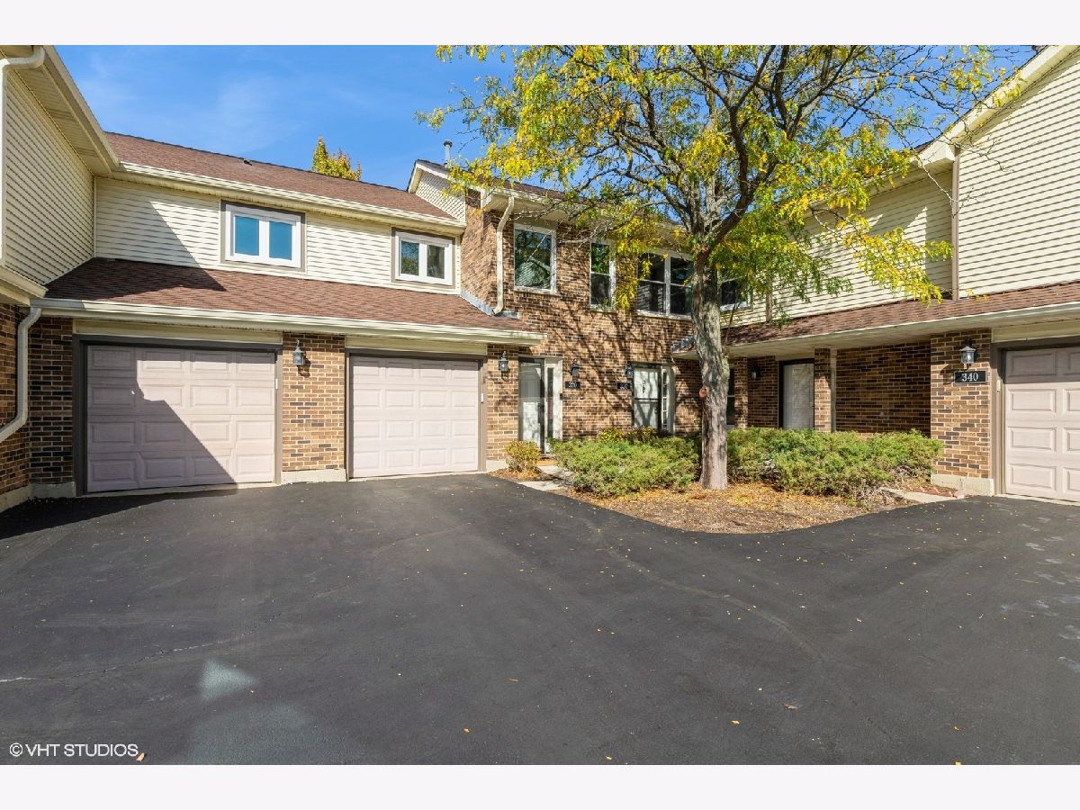 Townhomes Rented Chestnut Place Arlington Heights Illinois, 330 Ivy