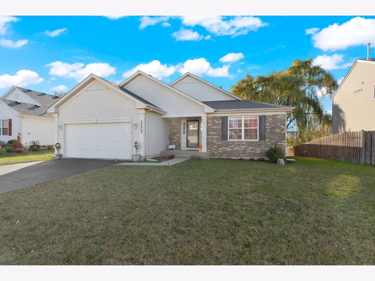 Homes & Townhomes & Condos Sold Prairie Pointe Round Lake Illinois, 25963 Steeplebush