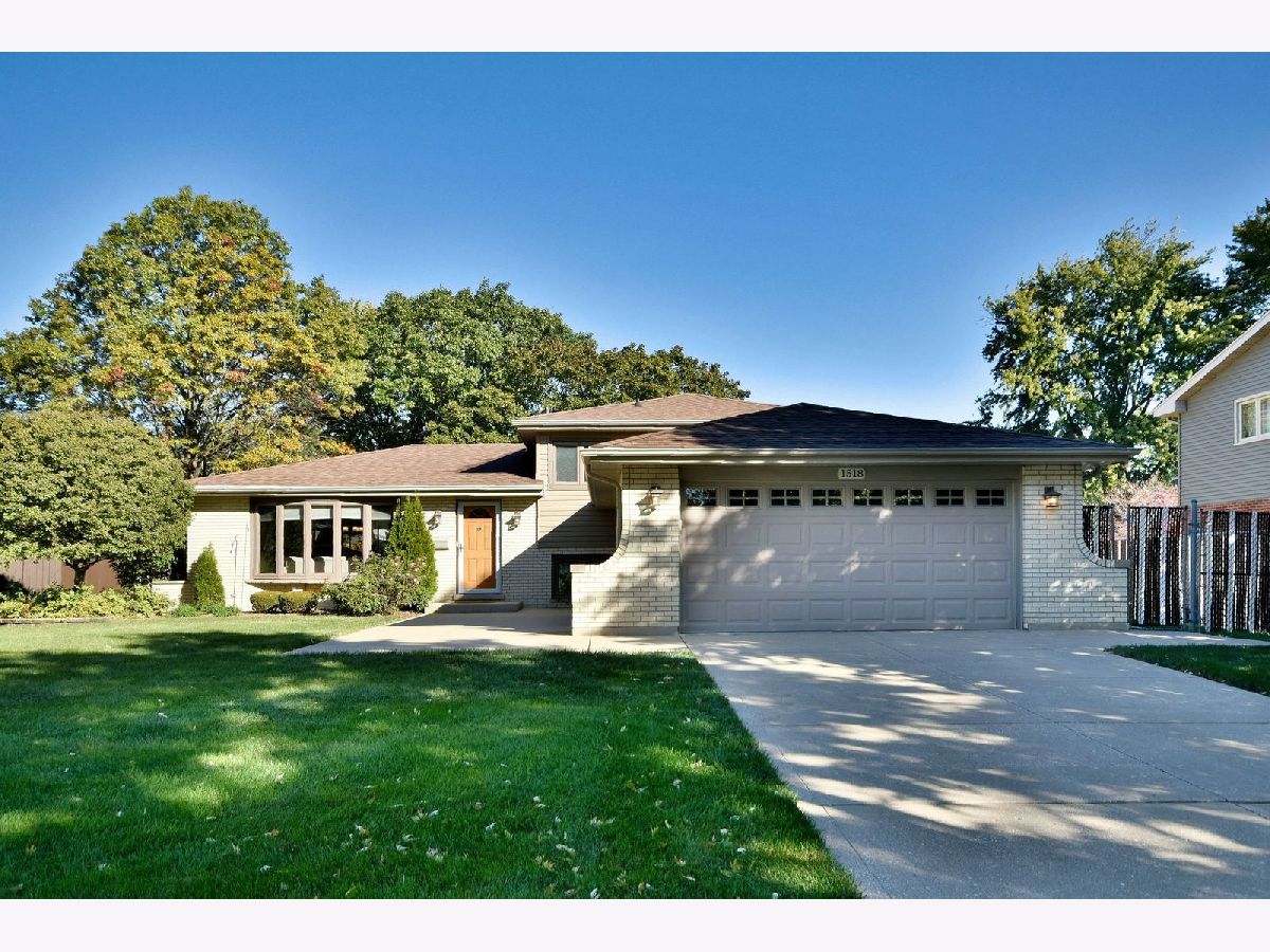 Homes & Condominiums Sold Farmingdale Darien Illinois, 1518 Claremont