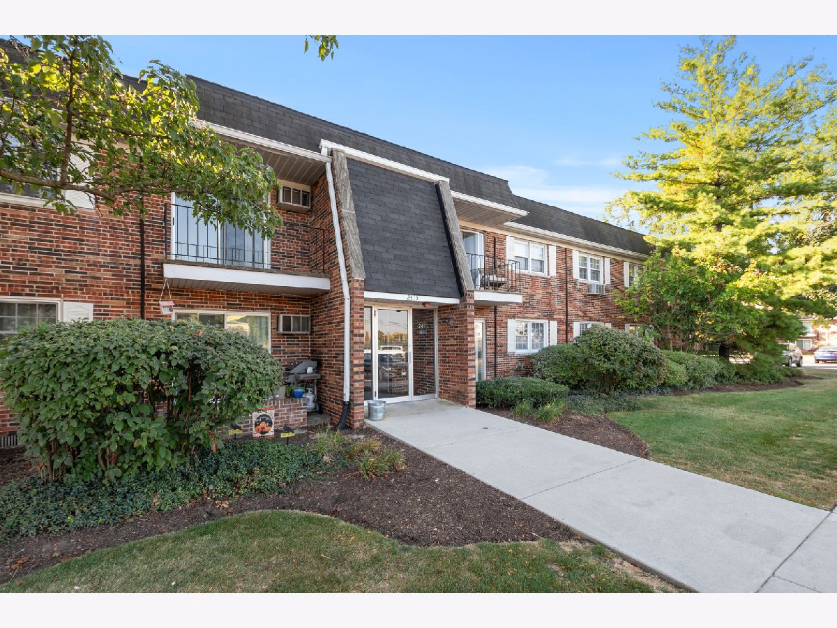 Condominiums Rented Fairway Grove Downers Grove Illinois, 2415 Ogden