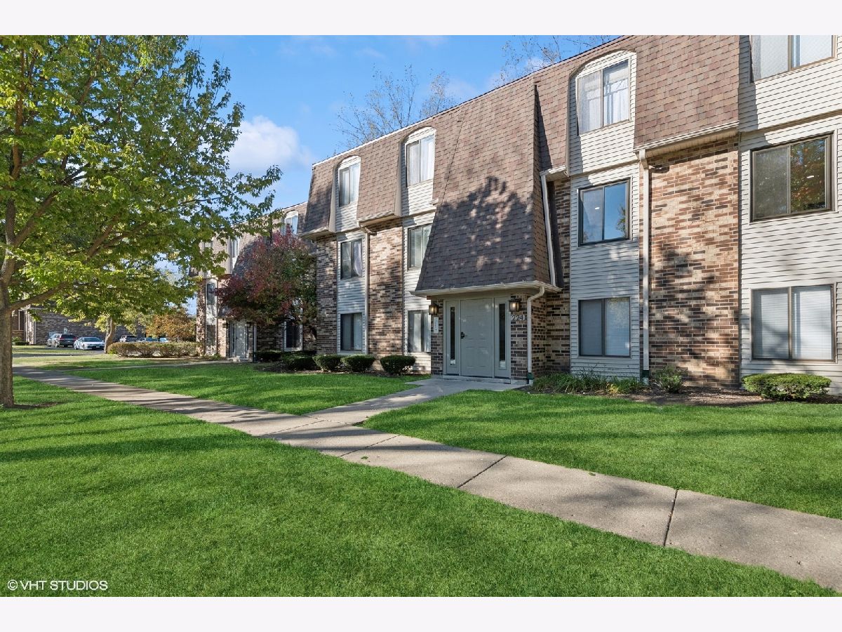 Condominiums Rented Court Of Shorewood Vernon Hills Illinois, 224 Court Of Shorewood
