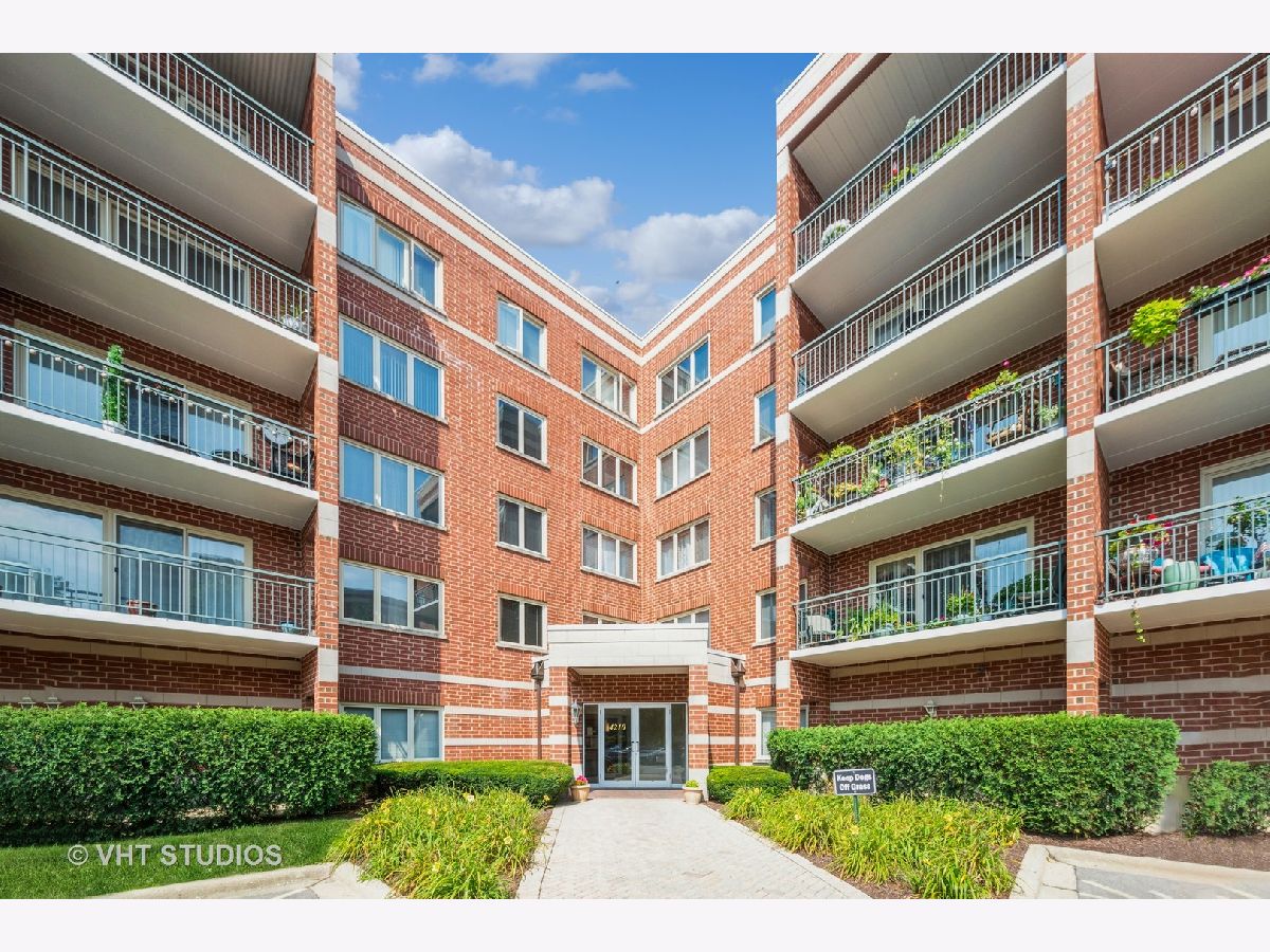 Condominiums Sold Glenlake Chicago Illinois, 4210 Natchez