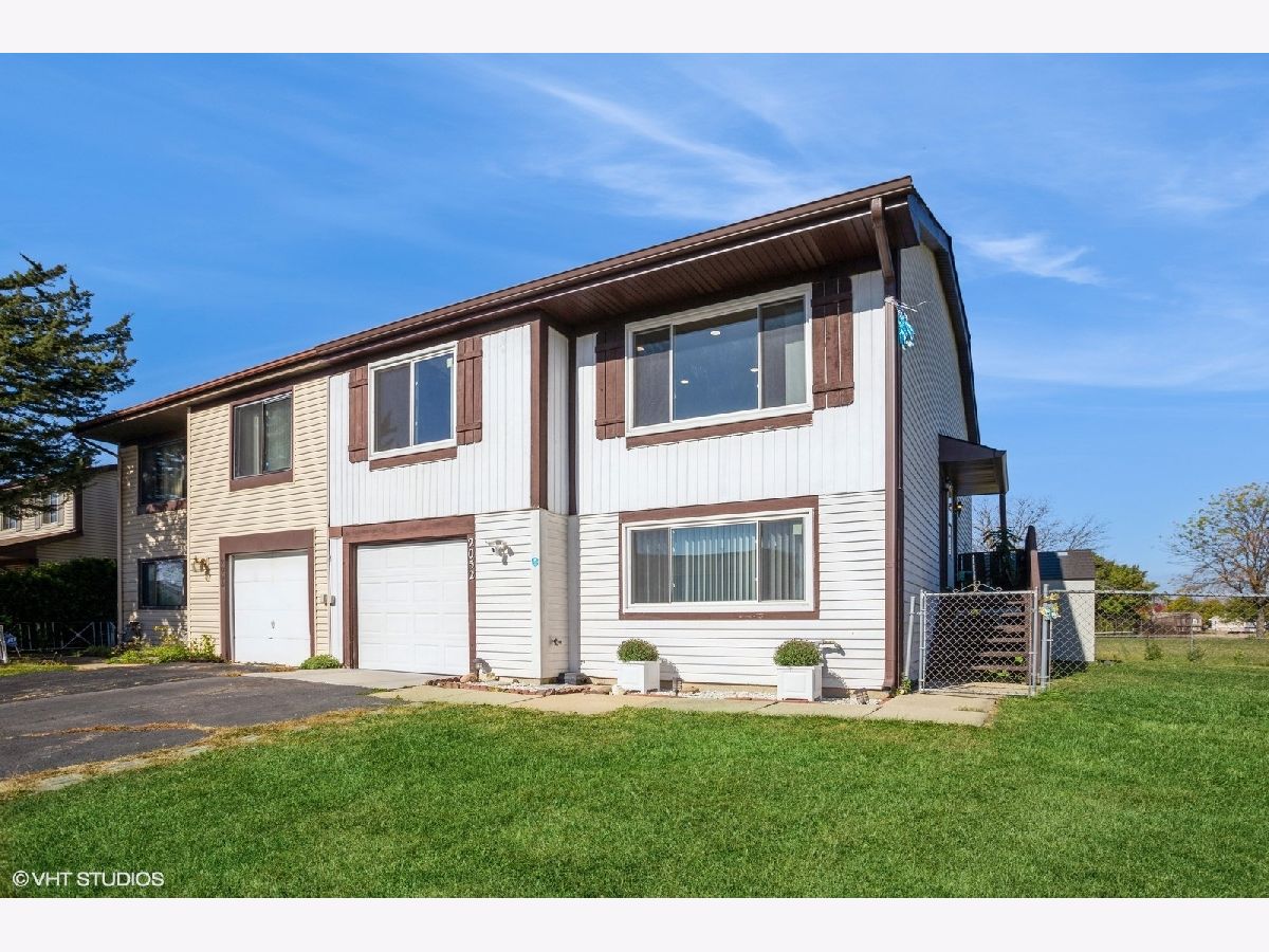 Homes & Condos & Townhomes Sold Woodlake Trails Hanover Park Illinois, 2052 Mallard