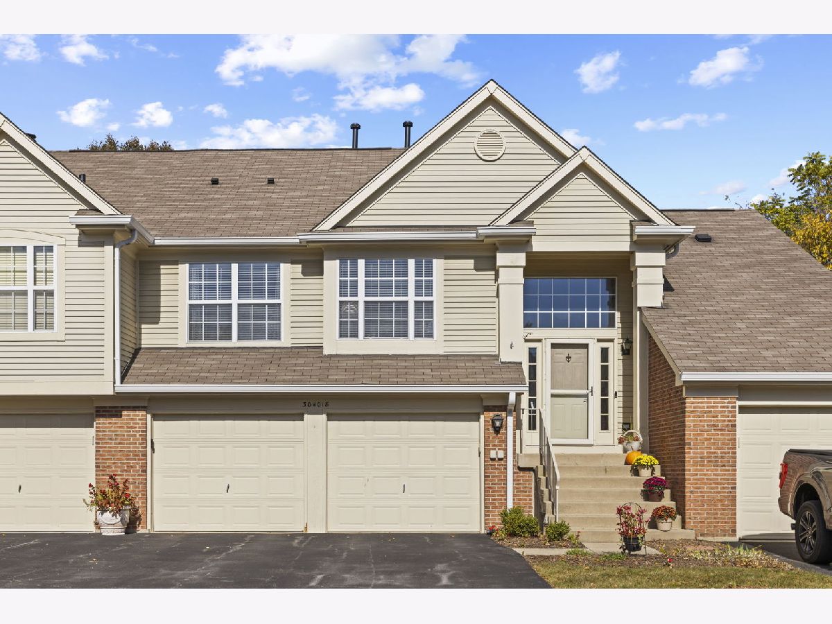 Townhomes & Condos Sold Maple Hill Warrenville Illinois, 30W018 Mayfair