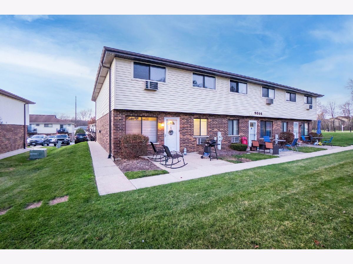 Townhomes & Condos Sold Willows Edge Willow Springs Illinois, 9064 Archer