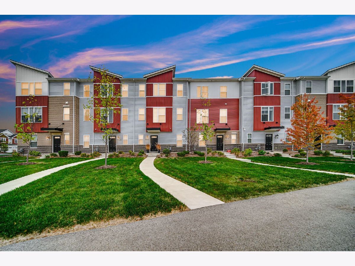 Condos & Townhomes Rented Gramercy Square Aurora Illinois, 4134 Irving
