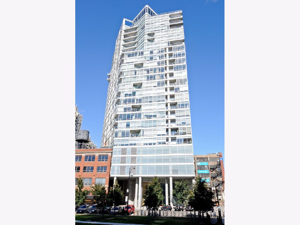 Condominiums Rented Erie On The Park Chicago Illinois, 510 Erie